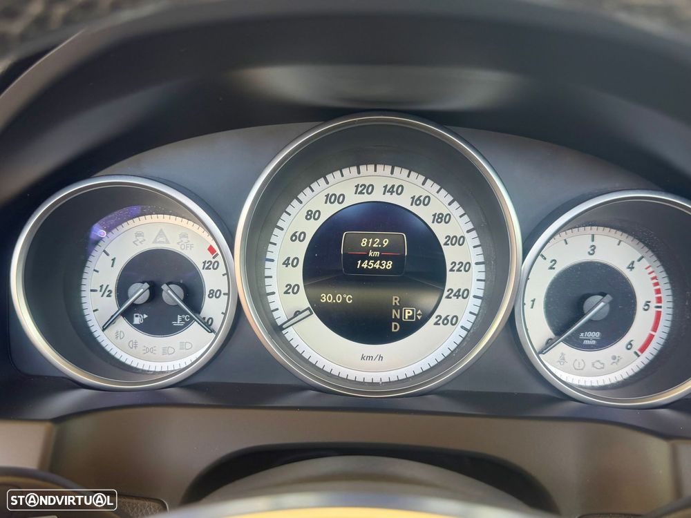 Mercedes-Benz E 220 CDI Avantgarde BlueEfficiency Auto. - 15