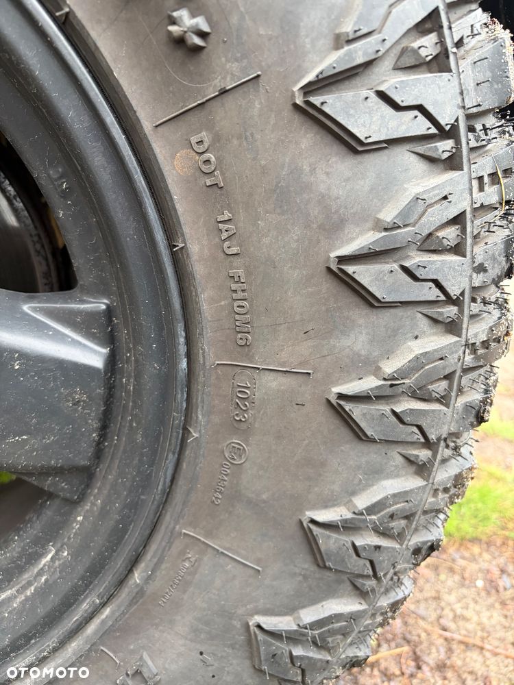 Jeep Cherokee - 25