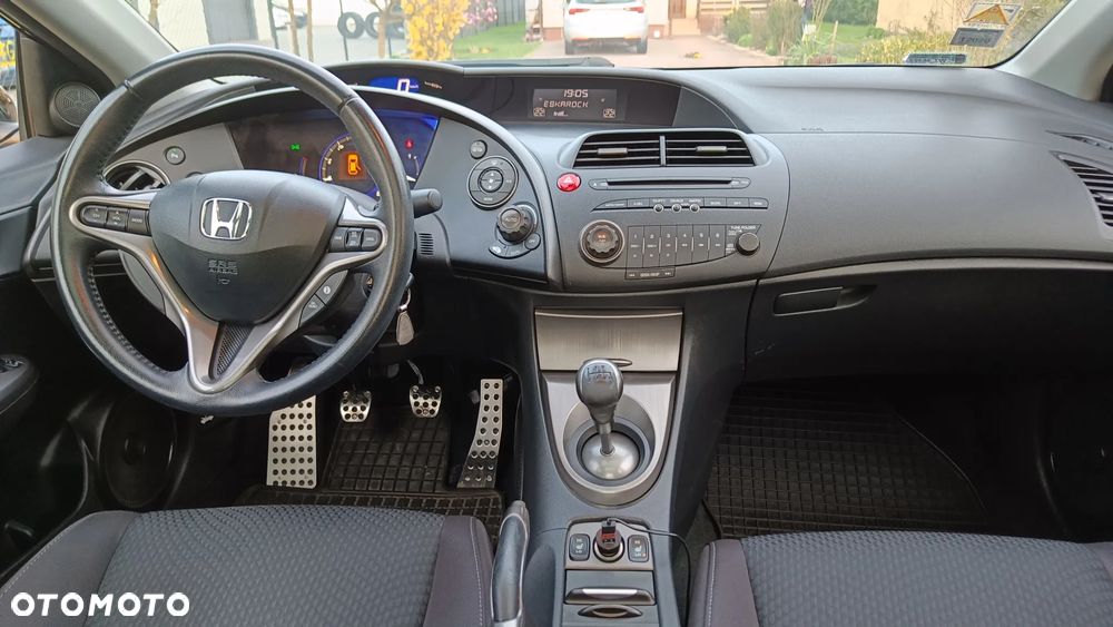 Honda Civic 1.8 Executive - 25