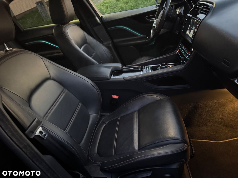Jaguar F-Pace 20d AWD R-Sport - 18