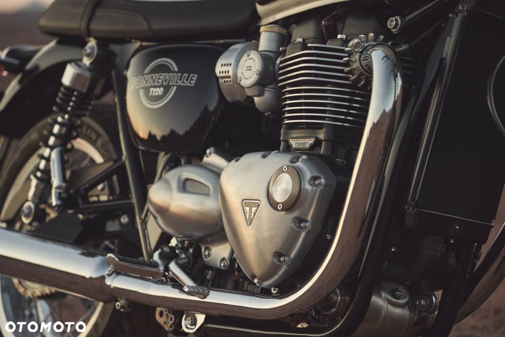 Triumph Bonneville - 4