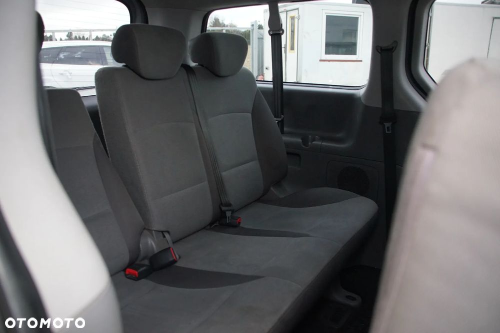 Auto na części - Hyundai H1 II 2.5 CRDI 170 KM D4CB YCQA2 P2S 2012R Silnik Skrzynia Drzwi Maska Błotnik Zderzak Klapa Lusterko Klamka Szyba Deska Kokpit Sterownik Moduł Czujnik Licznik Panel Kierownica - 17