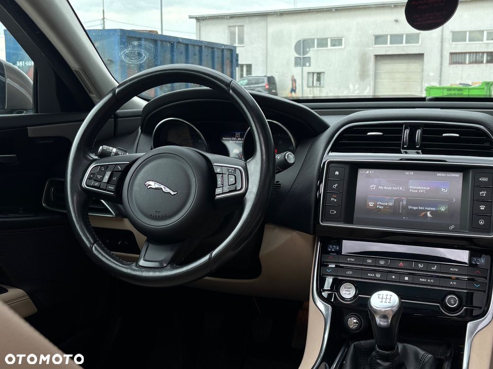 Jaguar XE 2.0 D Prestige - 26