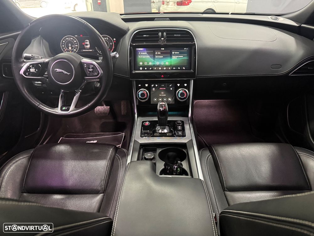 Jaguar XE D180 Aut. R-Dynamic S - 19