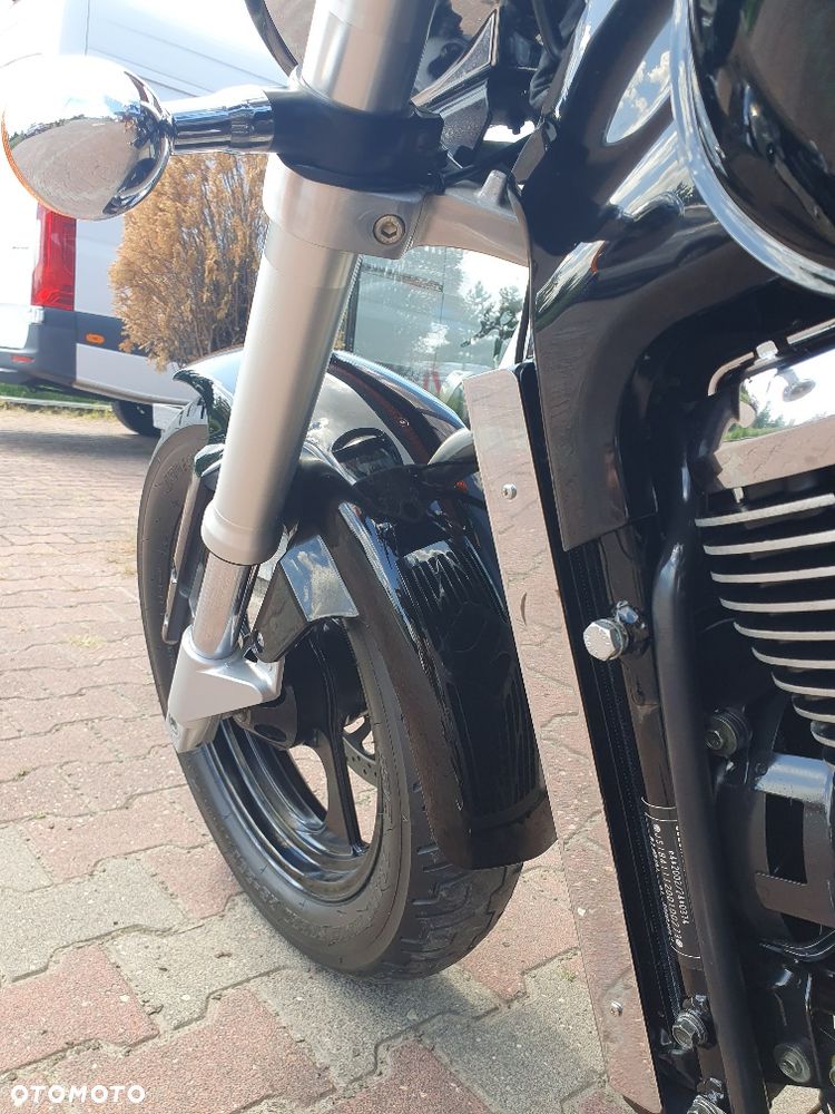 Suzuki Intruder - 14
