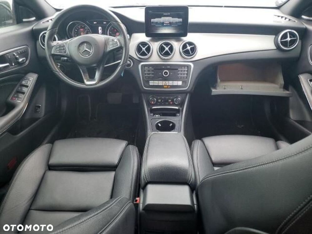 Mercedes-Benz CLA 250 4Matic 7G-DCT Sport - 24