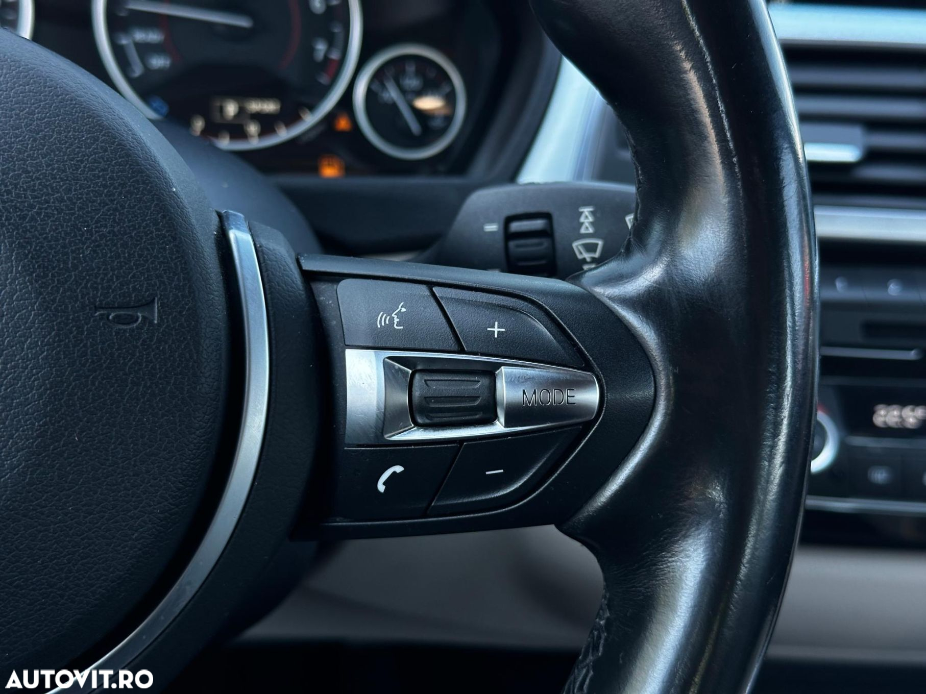 BMW Seria 3 320i Aut. Sport Line - 23