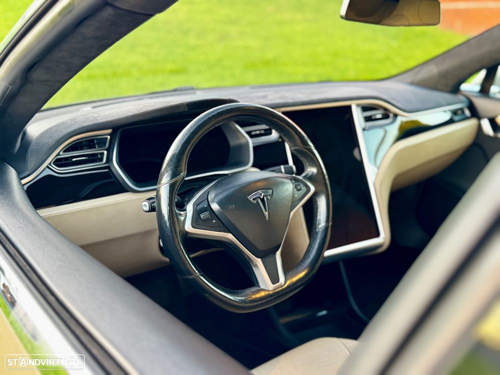 Tesla Model S 85 - 16