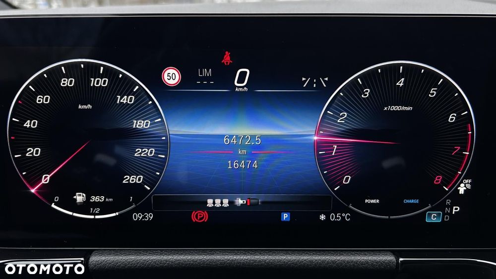 Mercedes-Benz GLA - 16