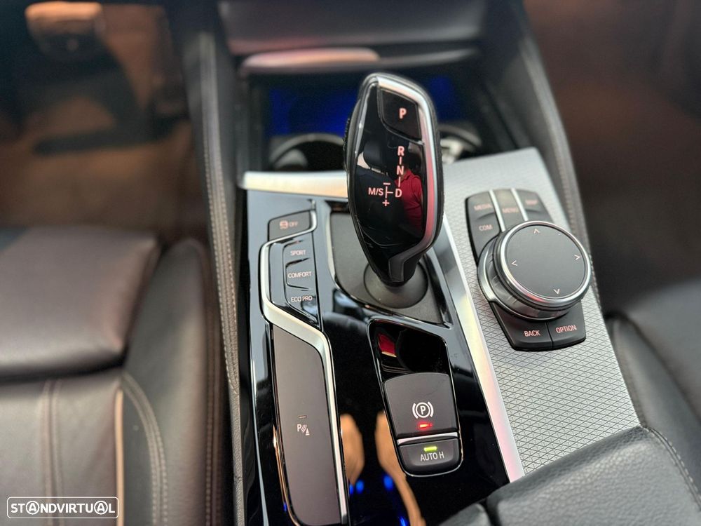 BMW 520 d Pack Desportivo M Auto - 10
