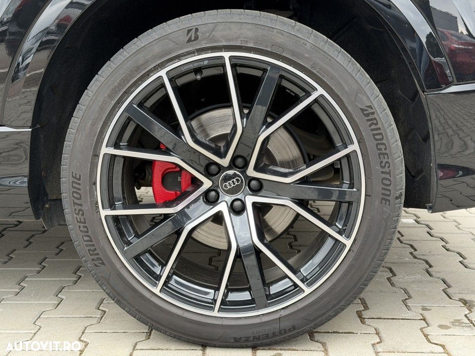 Audi SQ8 - 8
