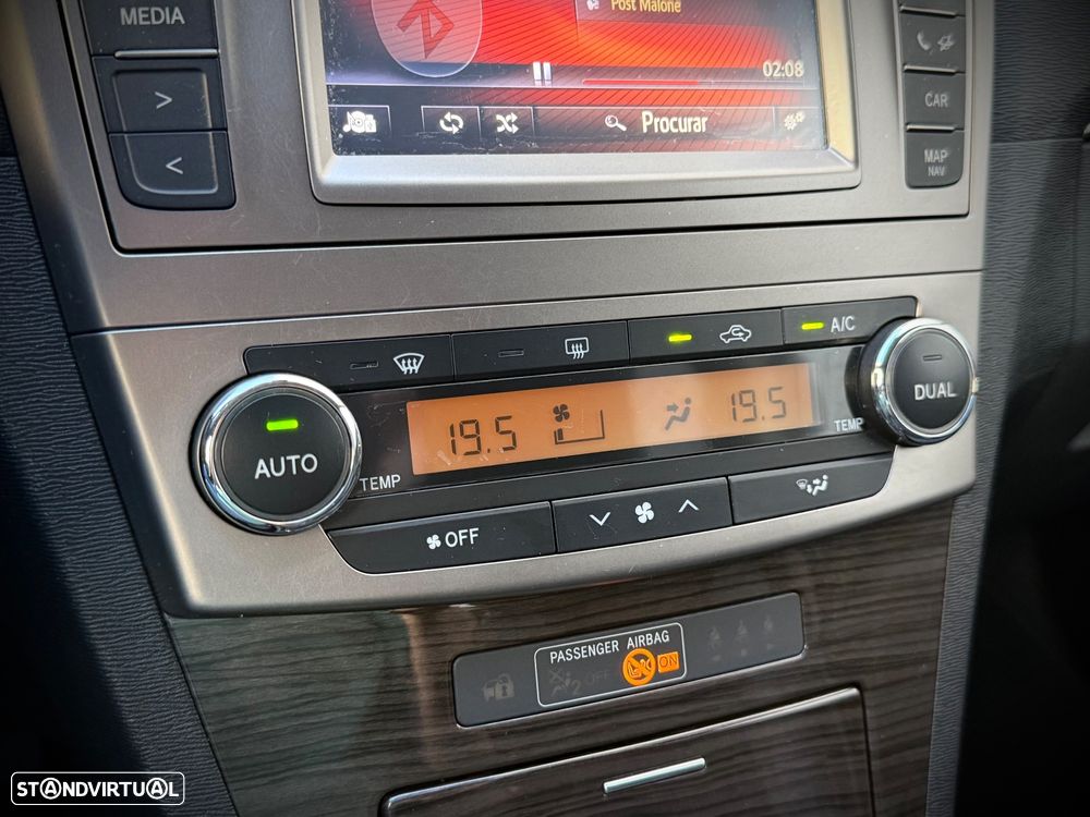 Toyota Avensis SW 2.0 D-4D Luxury - 17