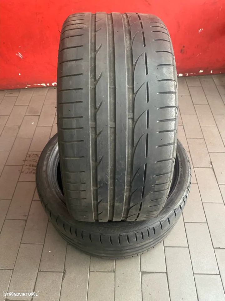 2 pneus 245/35/18 Bridgestone potenza S001 RFT com mais de 60% de piso - 2
