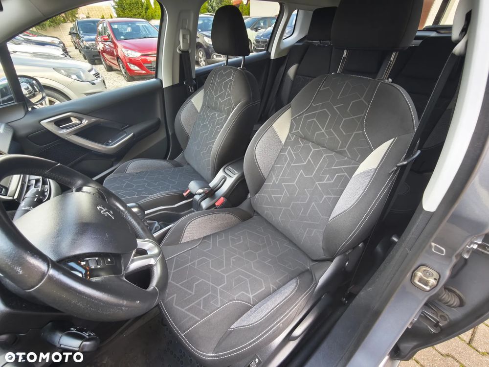 Peugeot 2008 1.6 BlueHDi Style - 40