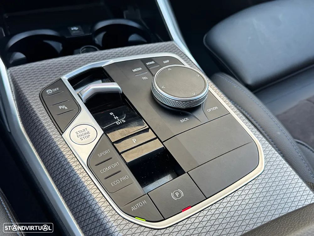 BMW 320 d Touring Pack Desportivo M Auto - 15