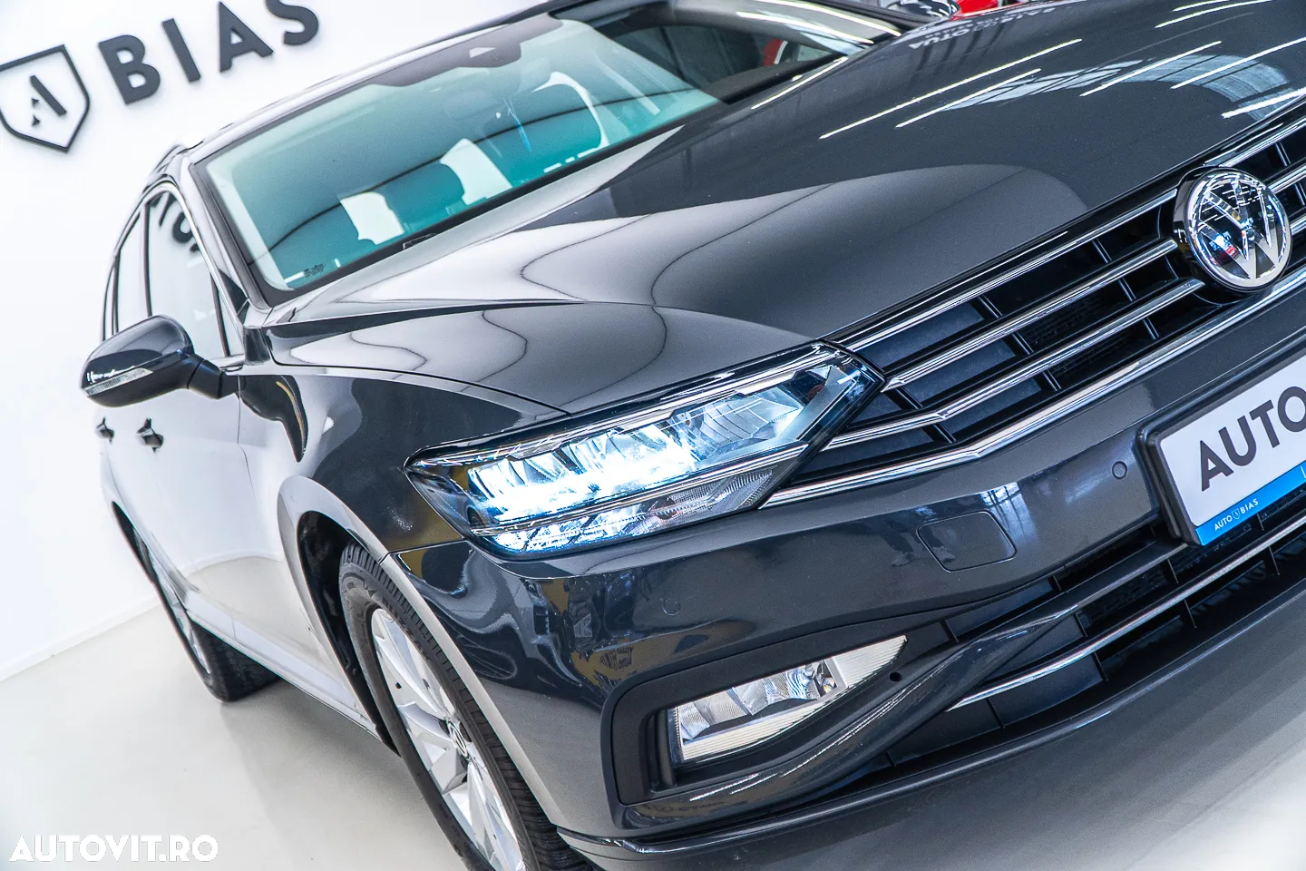 Volkswagen Passat 1.6 TDI DSG Comfortline - 29