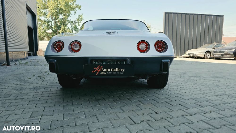 Chevrolet Corvette - 11