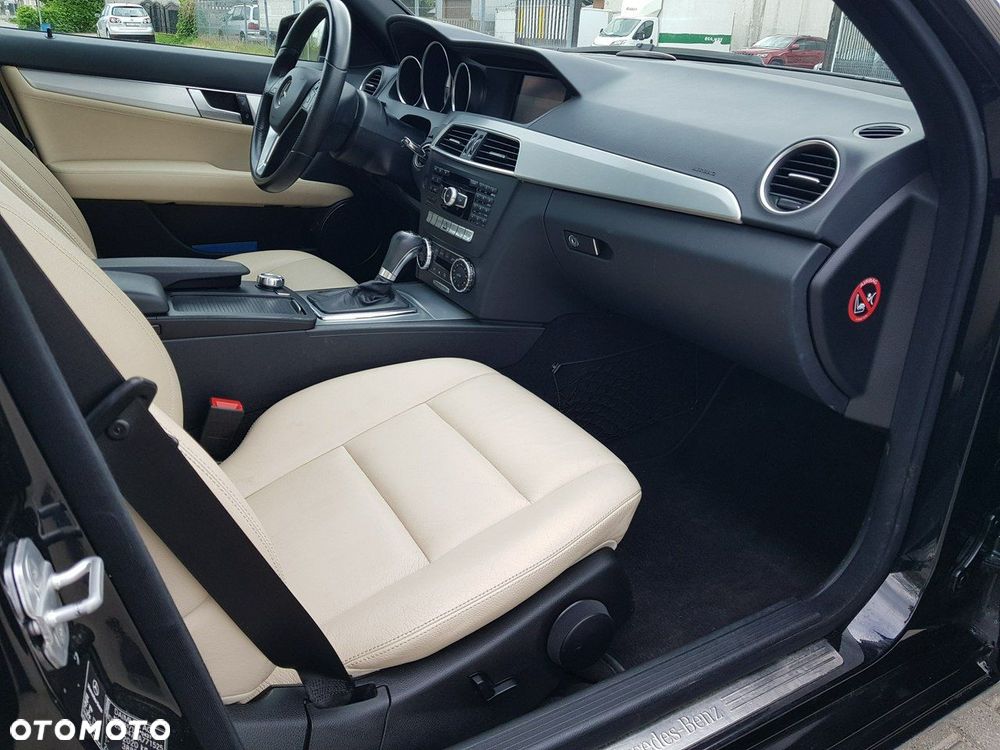 Mercedes-Benz Klasa C 250 CGI Automatik BlueEFFICIENCY Avantgarde - 14