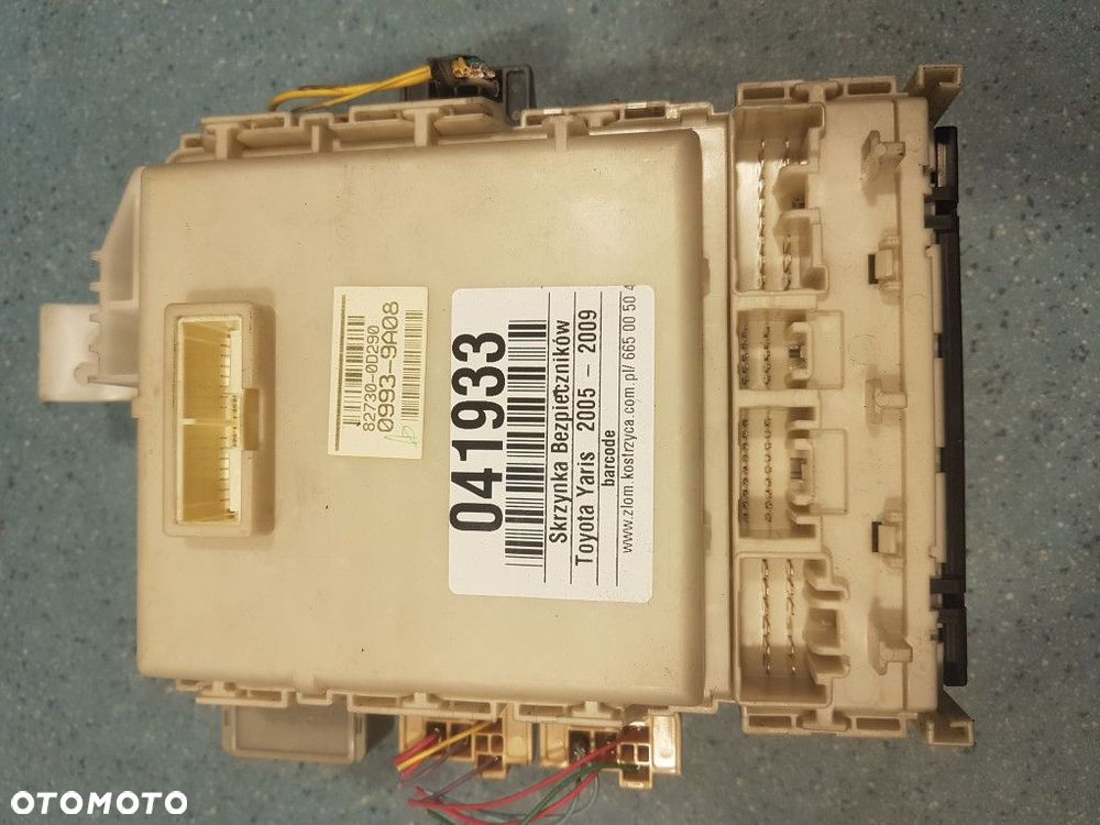 TOYOTA YARIS II 1.4D SKRZYNKA BEZPIECZNIKÓW 82730-0D290 - 1