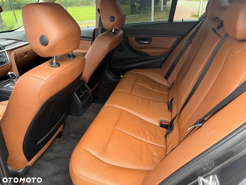 BMW Seria 3 328i xDrive - 16