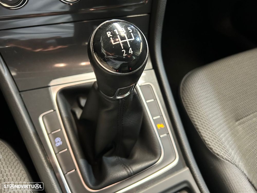 VW Golf Variant 1.6 TDi Confortline - 32