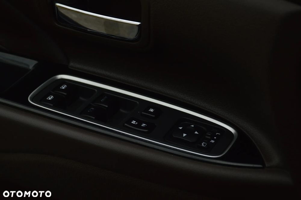 Mitsubishi Outlander 2.0 4WD Plug-In Hybrid Top - 39