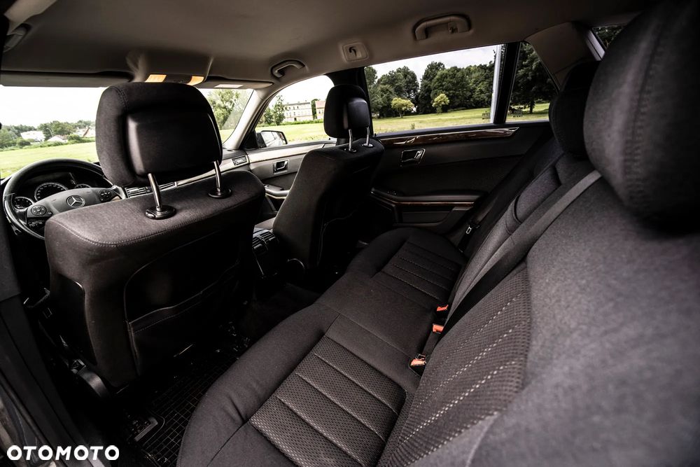 Mercedes-Benz Klasa E 220 CDI DPF BlueEFFICIENCY 7G-TRONIC Elegance - 14