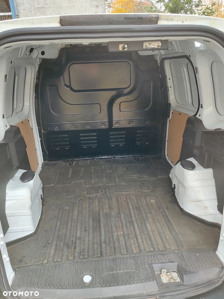 Ford Transit Courier - 8