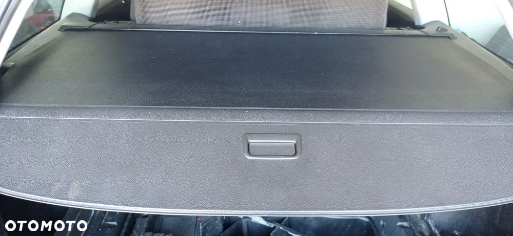 VW Passat B6 roleta bagażnika