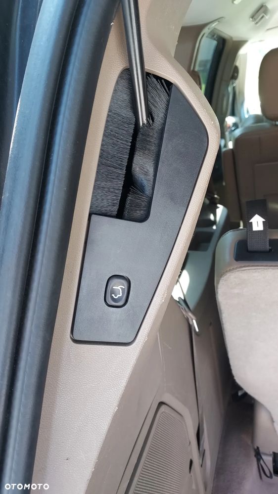 Chrysler Town & Country 3.6 Limited - 34