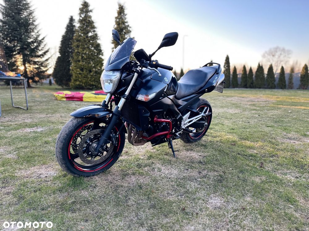 Suzuki GSR - 1