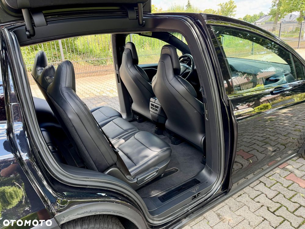 Tesla Model X - 20