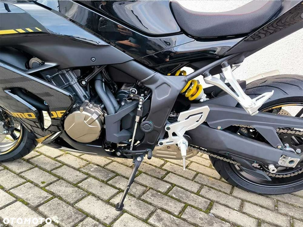 QJMOTOR SRK 800RR - 14