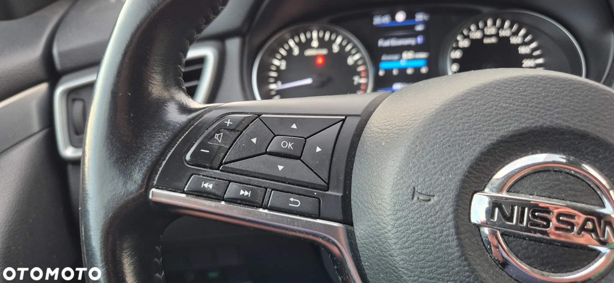 Nissan Qashqai 1.3 DIG-T N-Connecta DCT - 31