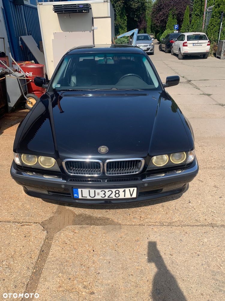 BMW Seria 7 735i - 12
