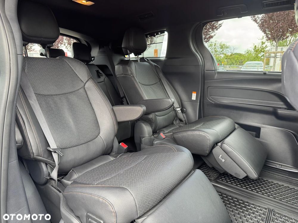 Toyota Sienna - 16