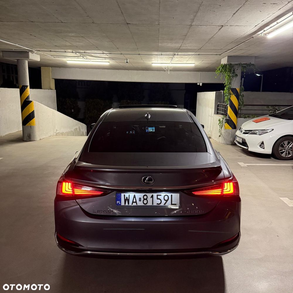 Lexus ES - 4