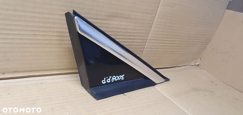 Osłona zaślepka trójkąt błotnika prawa prawy przód Peugeot 3008 9684243277 - 3