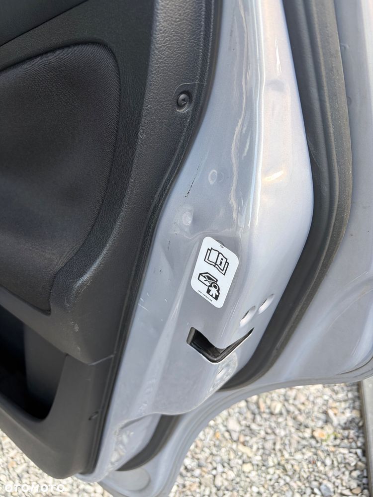 Ford S-Max - 17