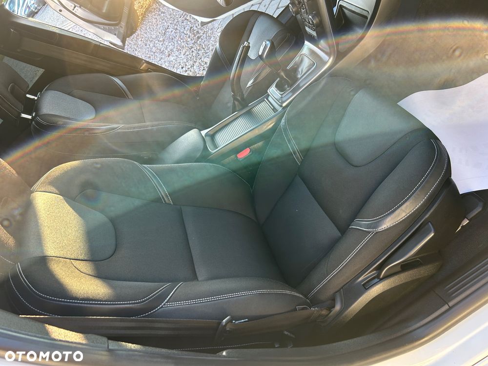 Volvo V40 D2 Kinetic - 16