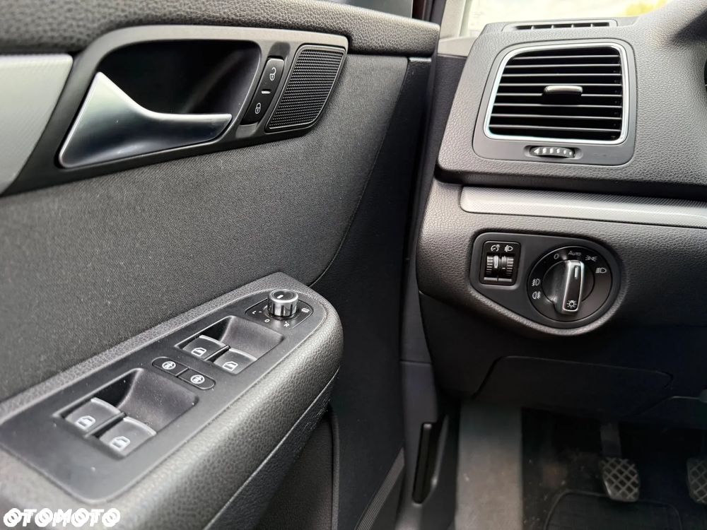 Volkswagen Sharan 2.0 TDI DPF BlueMotion Comfortline - 11