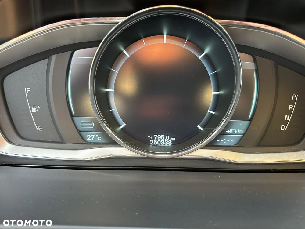 Volvo V60 D6 AWD Plug-in Hybrid Summum - 18