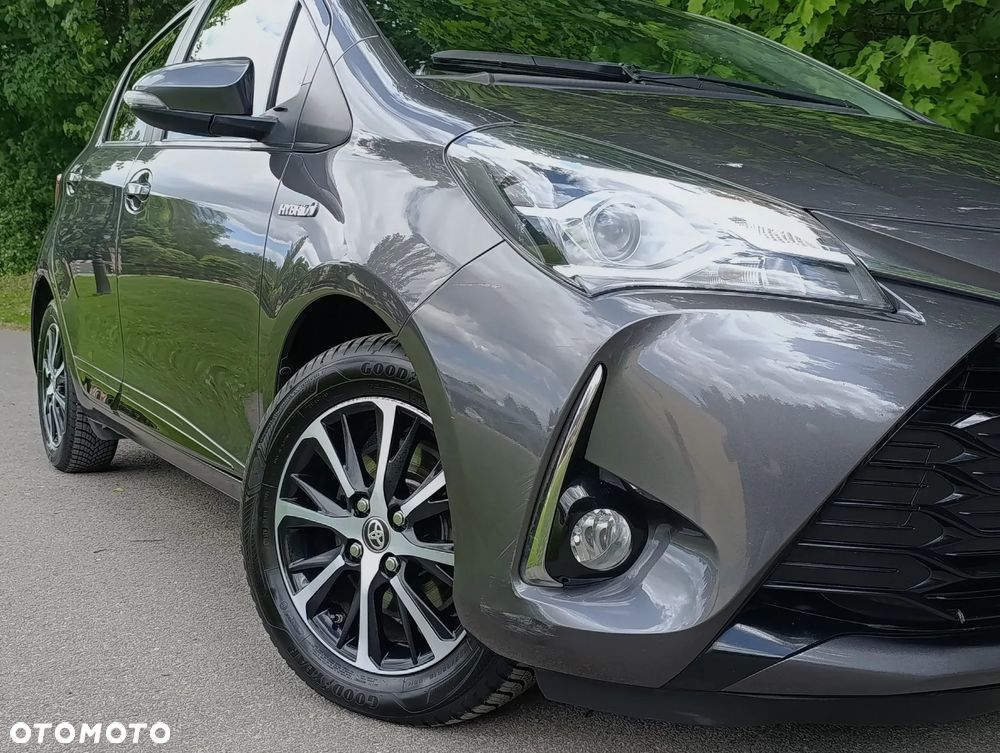 Toyota Yaris Hybrid 100 Premium - 30