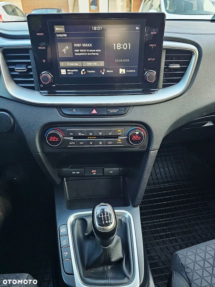 Kia Ceed 1.6 CRDi mHEV L Business Line - 14