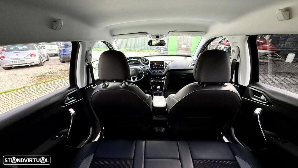 Peugeot 2008 1.2 PureTech Allure EAT6 - 39
