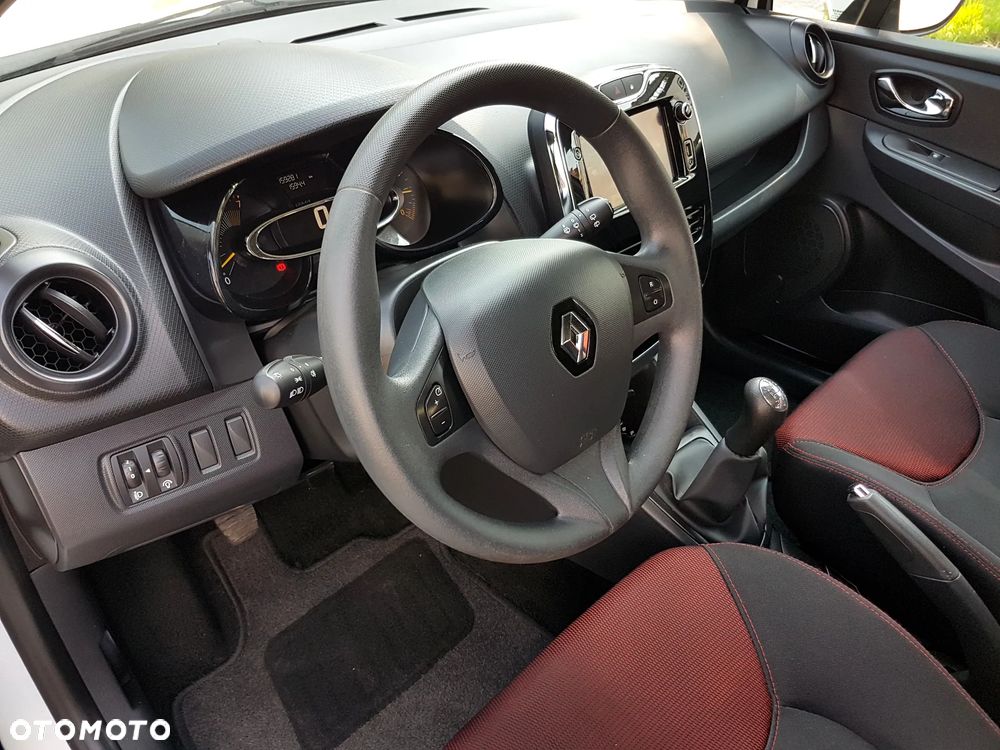Renault Clio 1.2 16V 75 Life - 10