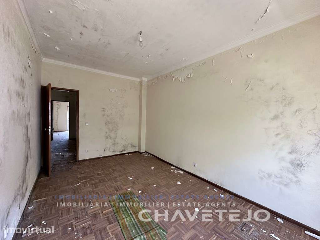 Moradia de 2 pisos com garagem situada junto à cidade de Tomar. - Grande imagem: 5/22