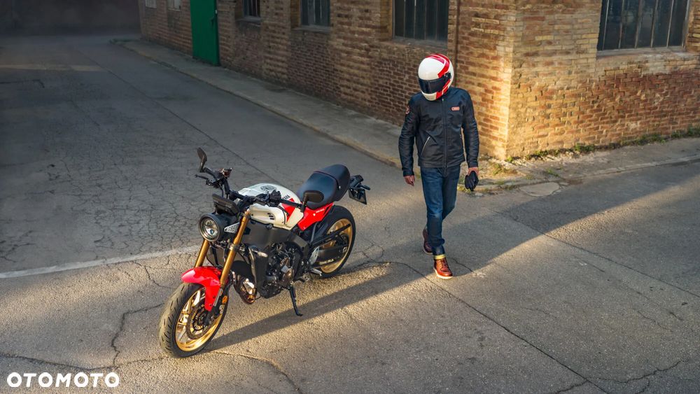 Yamaha XSR - 6