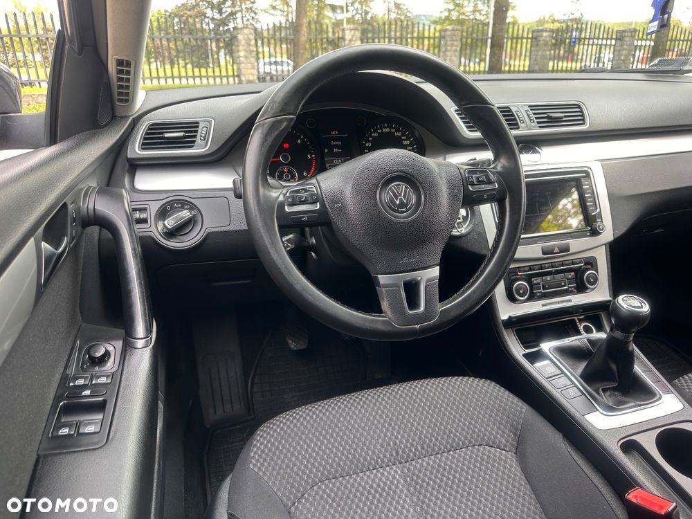 Volkswagen Passat 2.0 Blue TDI SCR Comfortline - 8