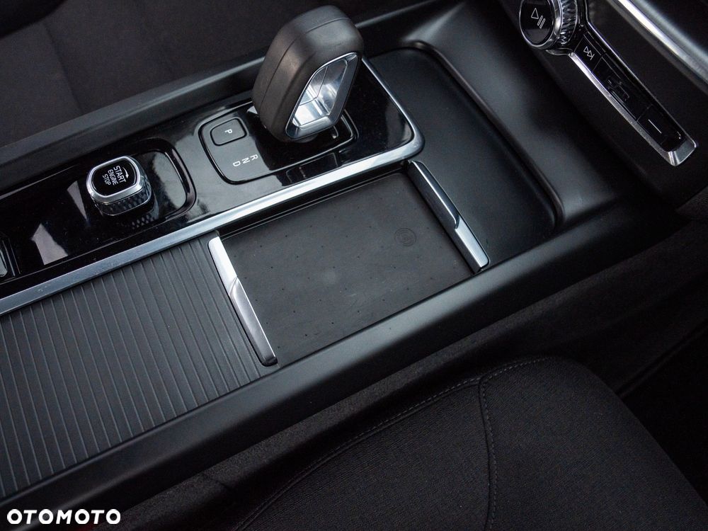 Volvo XC 60 B4 D AWD Geartronic Momentum Pro - 37